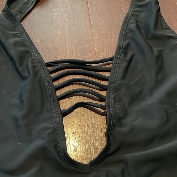 Women's Tobi Fine Line Strappy One Piece Swimsuit Large - Picture 8 of 15